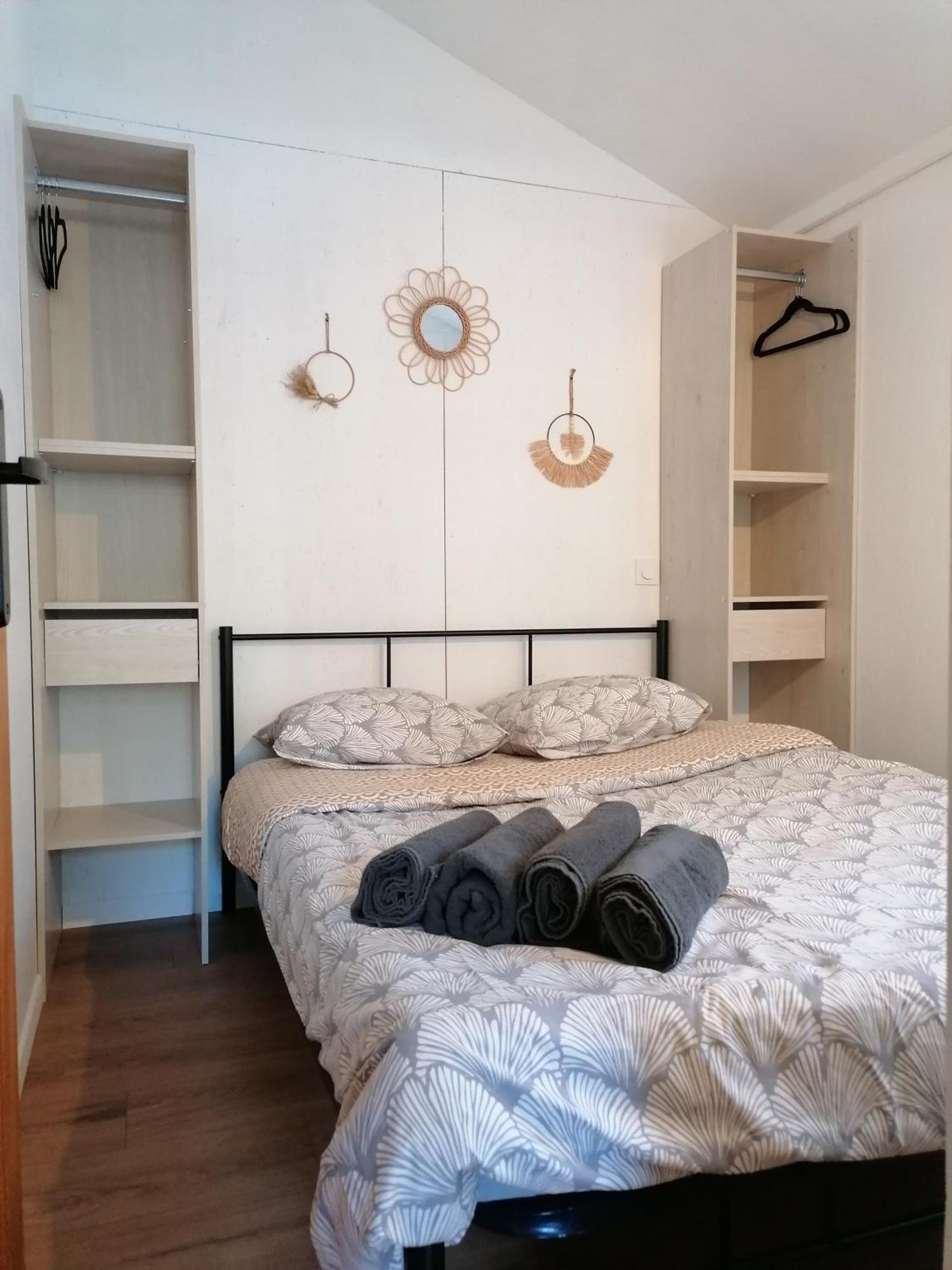 Camping Le Trejeux - Petit Chalet โธนส์ ภายนอก รูปภาพ
